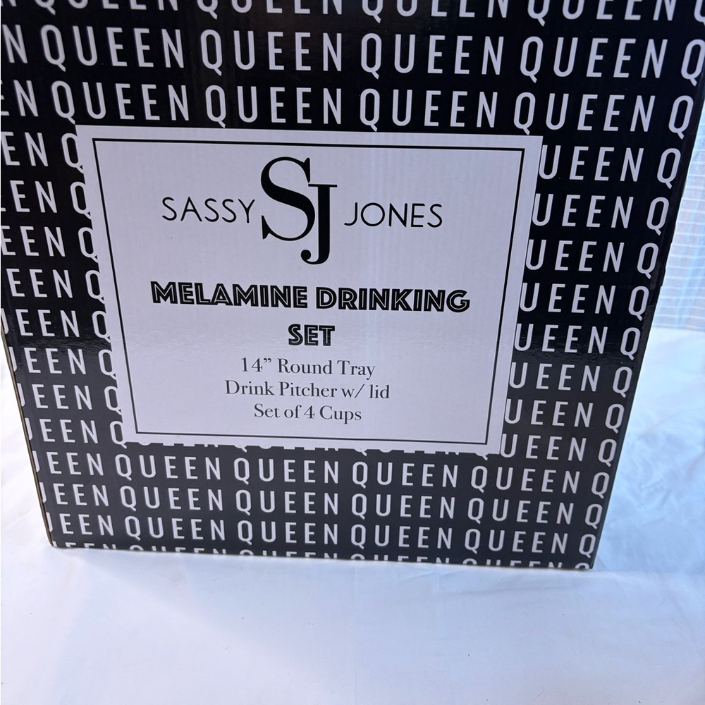 Sassy Jones Queen Melamine Drinkware Set - Black and White